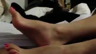 AMAZING FOOTJOB BEAUTIFUL SEXY TOES