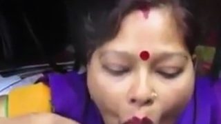 Desi aunty giving blowjob and deepthroat drank cum