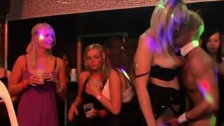 Tons of oral sex enjoyment from blondes